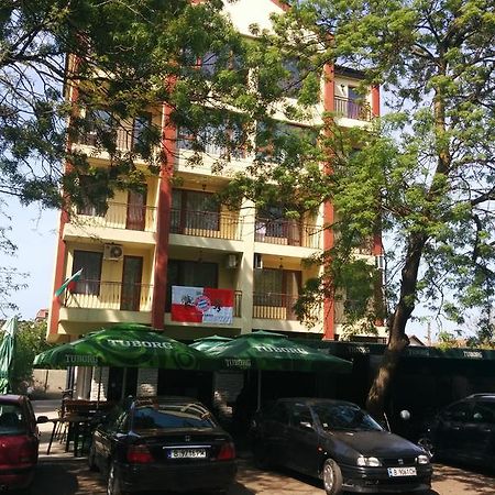 Central Park Family Hotel Kavarna Exterior foto