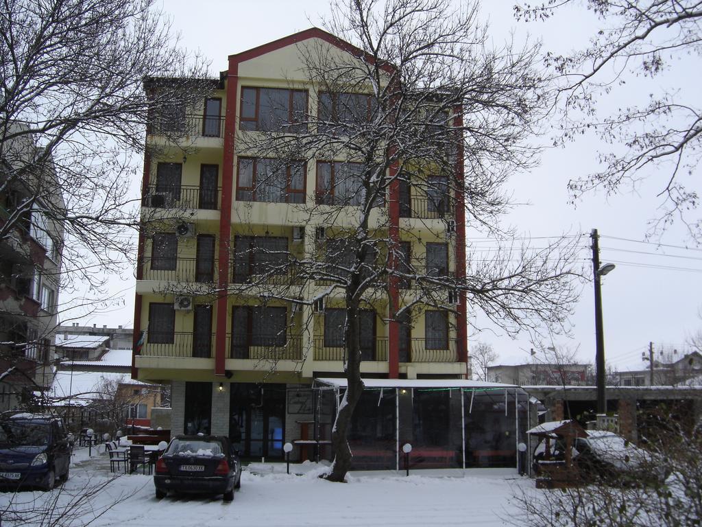 Central Park Family Hotel Kavarna Exterior foto